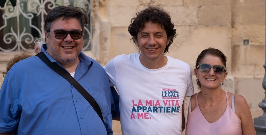Roberto Mancuso, Marco Cappato e Catia Stomeo al tavolo per EUTANASIA LEGALE a Lecce.